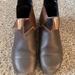 Women's Blundstones Classic Chelsea Boots in Brown size 8.5 US